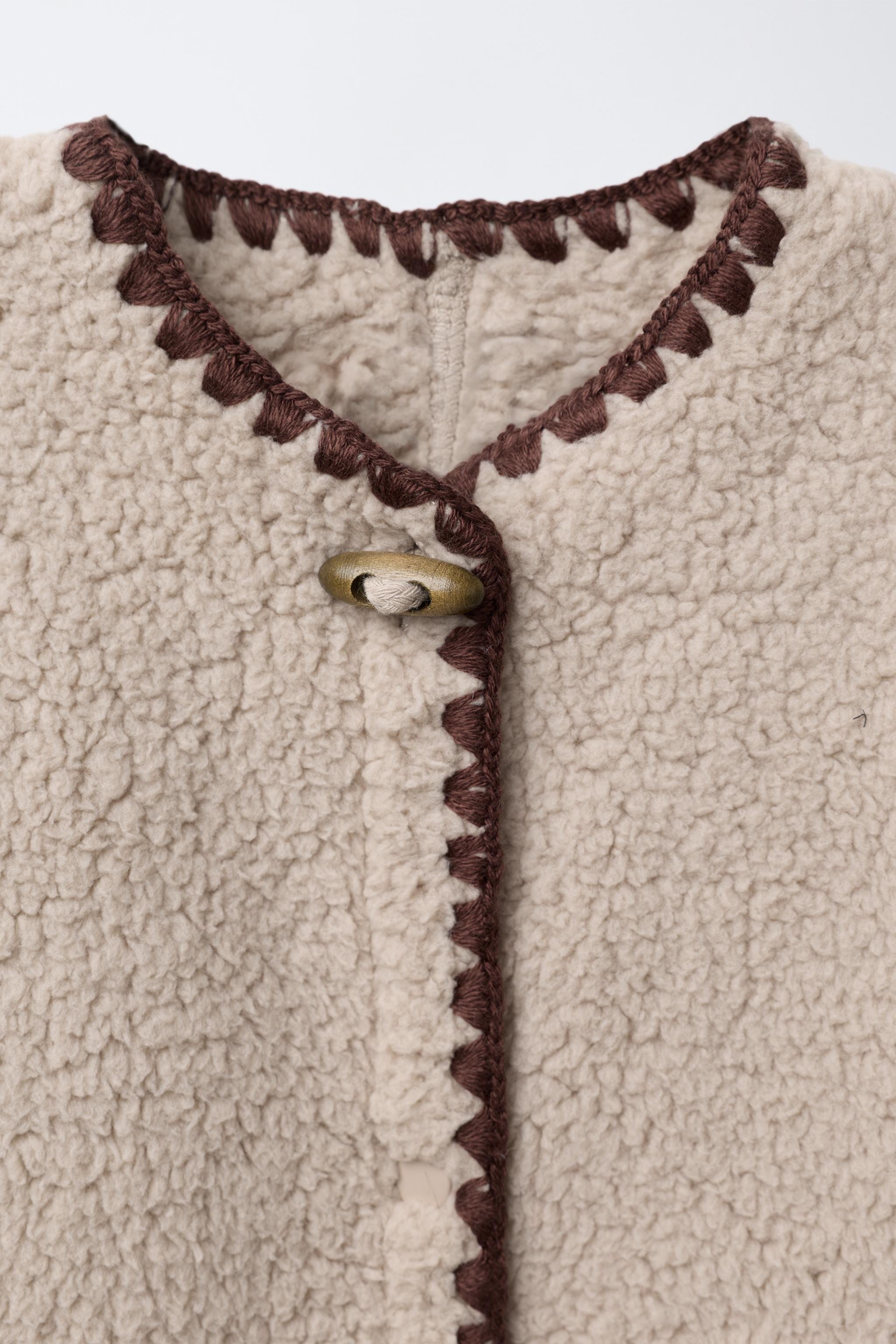 CONTRAST TRIM FLEECE ROMPER